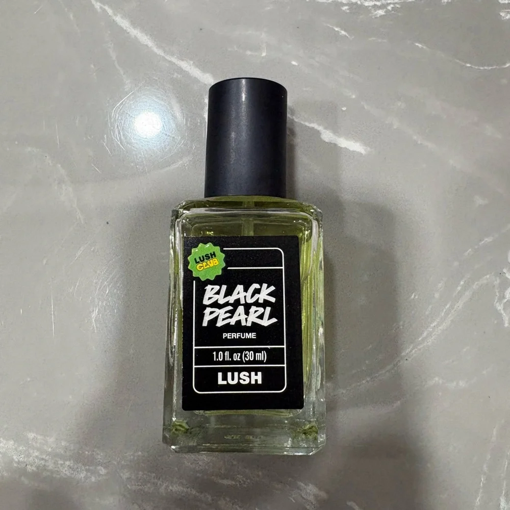 Lush black pearl perfume - Picture 1 of 4